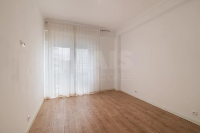 Apartamento T2 para Arrendamento em Algés, Linda-A-Velha e Cruz Quebrada-Dafundo
