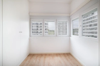 Apartamento T2 para Arrendamento em Algés, Linda-A-Velha e Cruz Quebrada-Dafundo