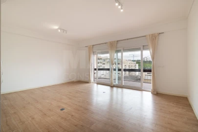 Apartamento T2 para Arrendamento em Algés, Linda-A-Velha e Cruz Quebrada-Dafundo