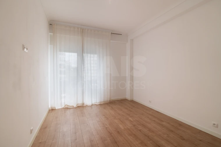Apartamento T2 para Arrendamento em Algés, Linda-A-Velha e Cruz Quebrada-Dafundo Foto 8