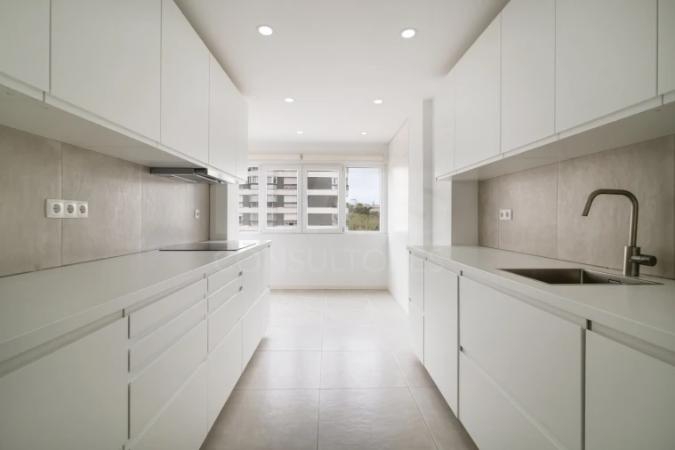 Apartamento T2 para Arrendamento em Algés, Linda-A-Velha e Cruz Quebrada-Dafundo Foto 3