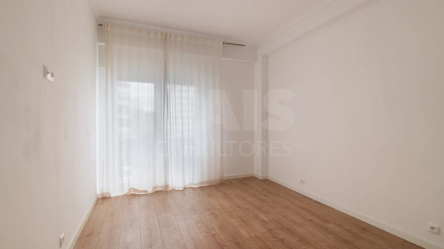 Apartamento T2 para Arrendamento em Algés, Linda-A-Velha e Cruz Quebrada-Dafundo