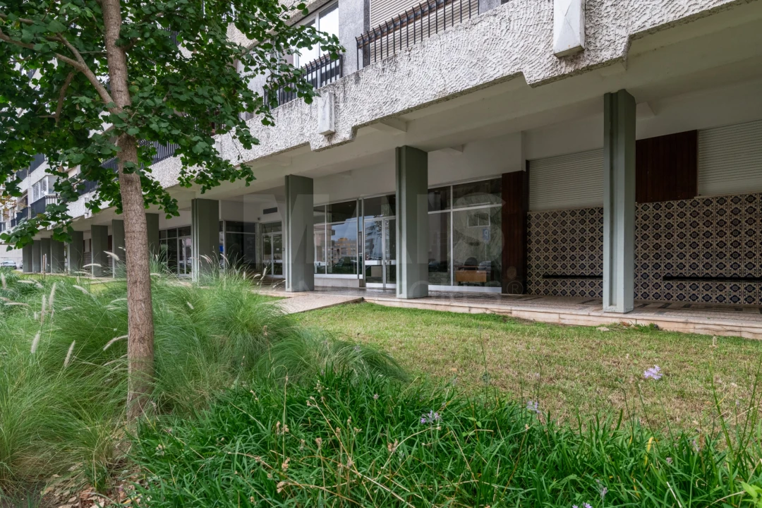 Apartamento T2 para Arrendamento em Algés, Linda-A-Velha e Cruz Quebrada-Dafundo Foto 11