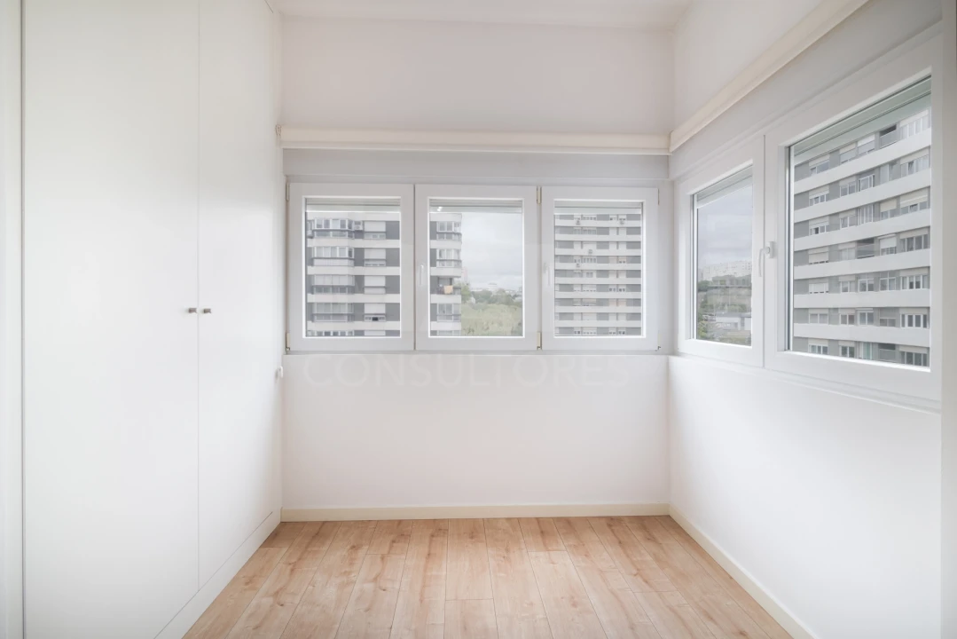 Apartamento T2 para Arrendamento em Algés, Linda-A-Velha e Cruz Quebrada-Dafundo Foto 7