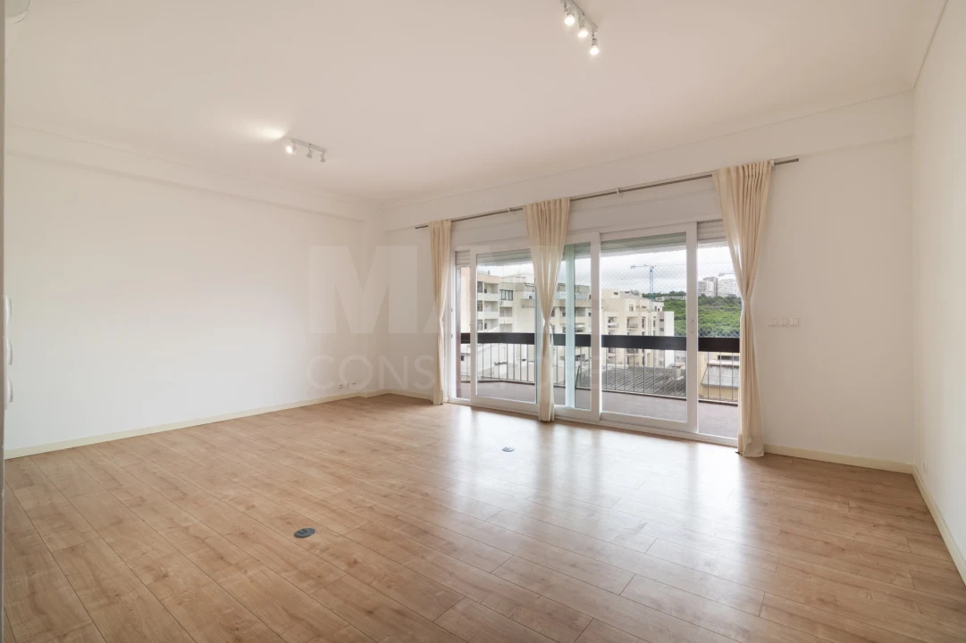 Apartamento T2 para Arrendamento em Algés, Linda-A-Velha e Cruz Quebrada-Dafundo Foto 5