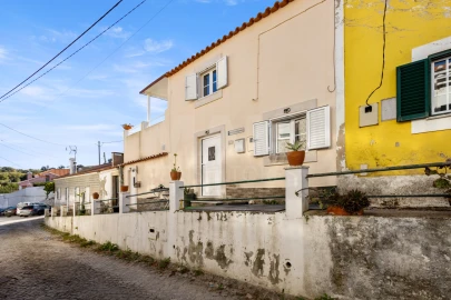 Moradia T2 para Venda em Carvoeira e Carmões