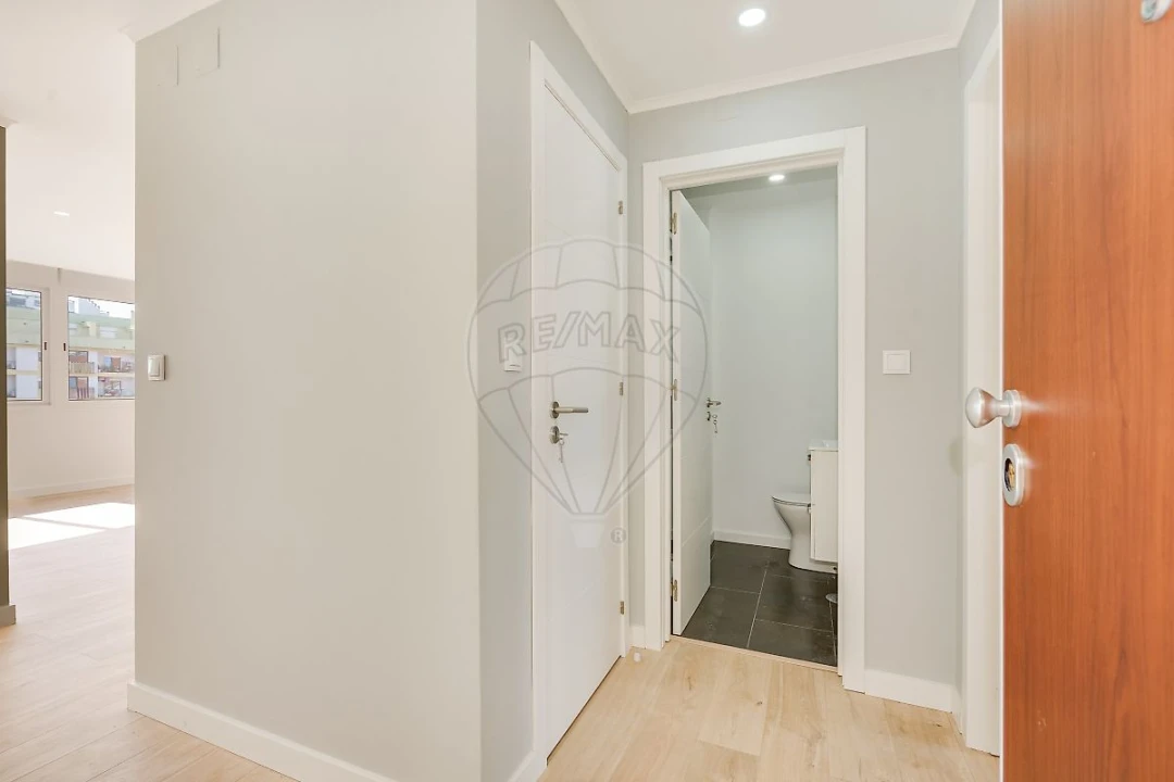 Apartamento T2 para Venda em Odivelas Foto 2