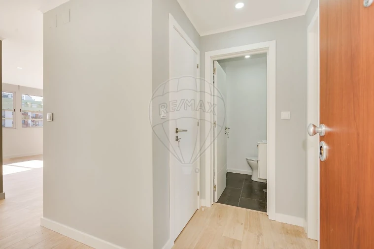 Apartamento T2 para Venda em Odivelas Foto 2