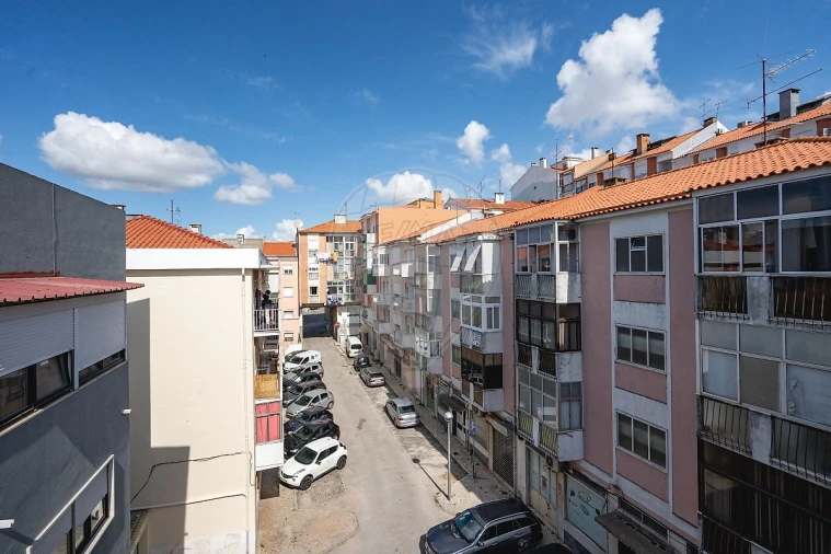 Apartamento T2 para Venda em Odivelas Foto 16