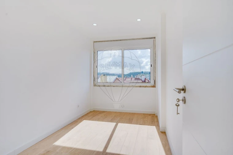 Apartamento T2 para Venda em Odivelas Foto 10