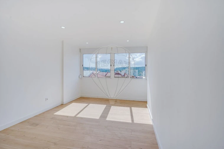Apartamento T2 para Venda em Odivelas Foto 11