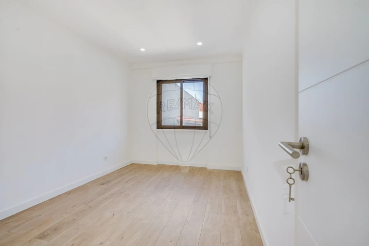 Apartamento T2 para Venda em Falagueira-Venda Nova Foto 2