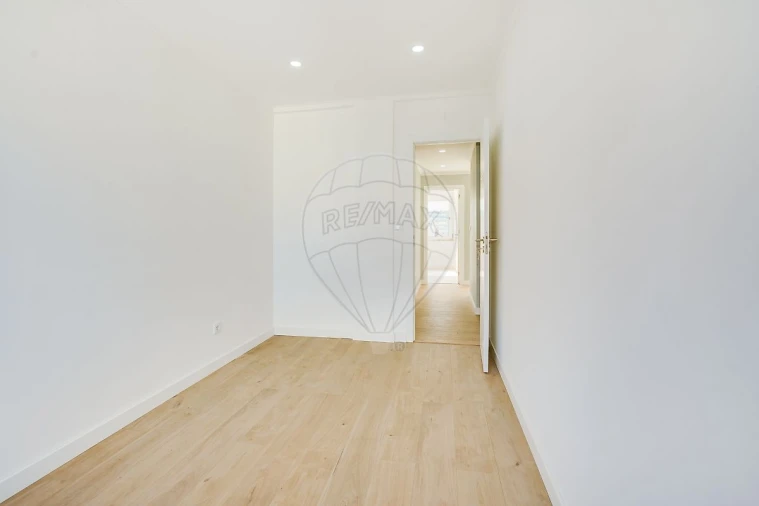 Apartamento T2 para Venda em Póvoa de Santa Iria e Forte da Casa Foto 2