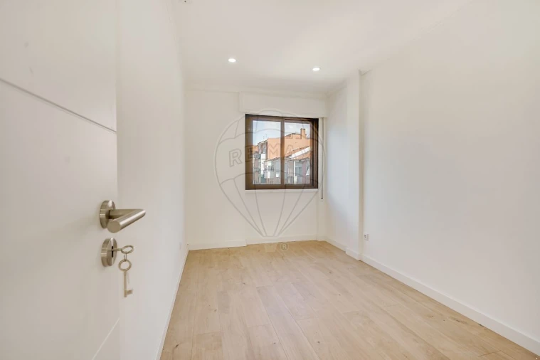 Apartamento T2 para Venda em Póvoa de Santa Iria e Forte da Casa Foto 4