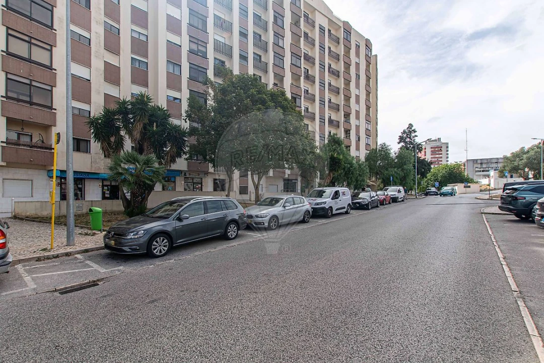 Apartamento T2 para Venda em Póvoa de Santa Iria e Forte da Casa Foto 3