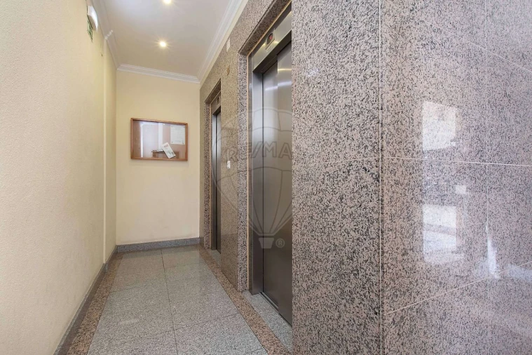 Apartamento T2 para Venda em Póvoa de Santa Iria e Forte da Casa Foto 20