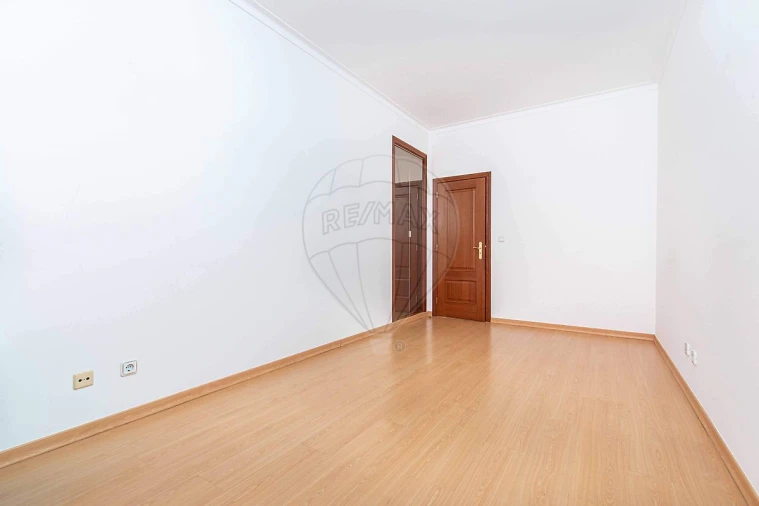 Apartamento T2 para Venda em Póvoa de Santa Iria e Forte da Casa Foto 17