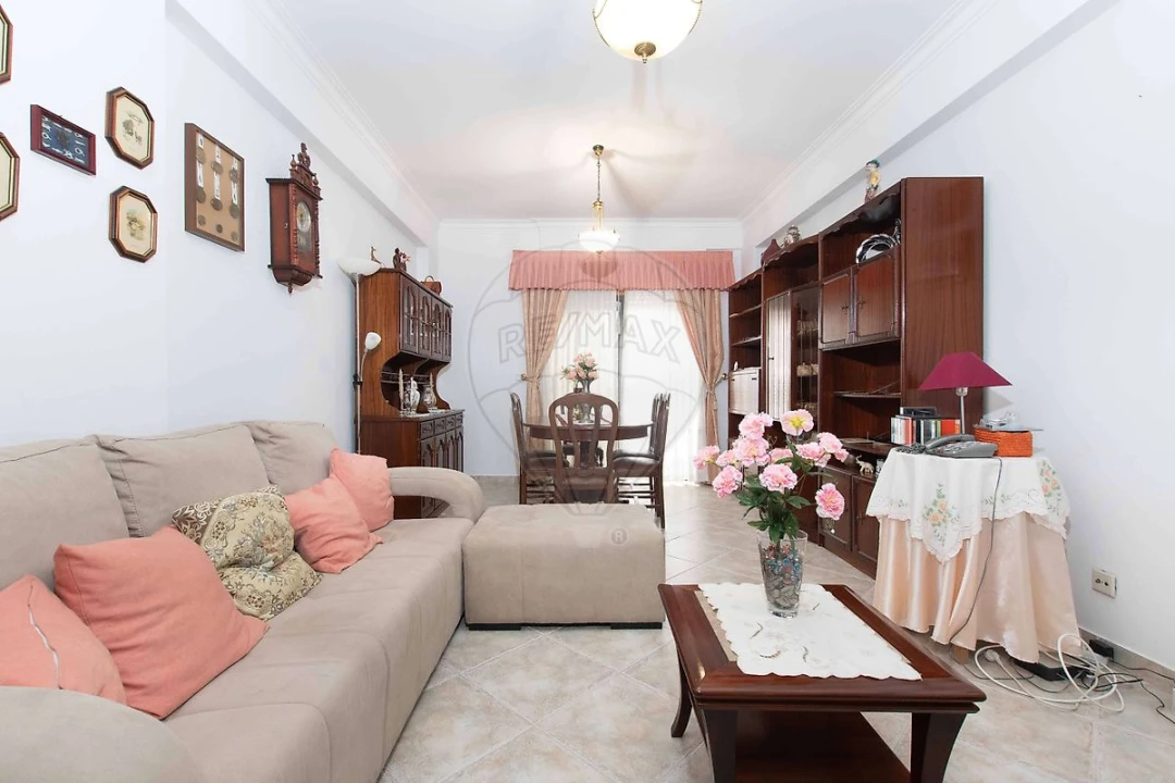 Apartamento T2 para Venda em Póvoa de Santa Iria e Forte da Casa Foto 4