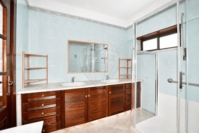 Apartamento T4 para Venda em Massamá e Monte Abraão