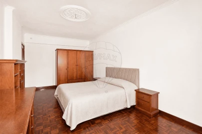 Apartamento T4 para Venda em Massamá e Monte Abraão