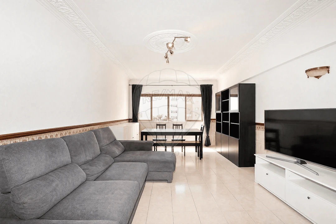 Apartamento T4 para Venda em Massamá e Monte Abraão Foto 1