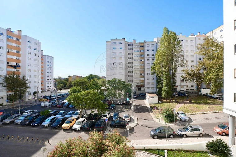 Apartamento T4 para Venda em Massamá e Monte Abraão Foto 13