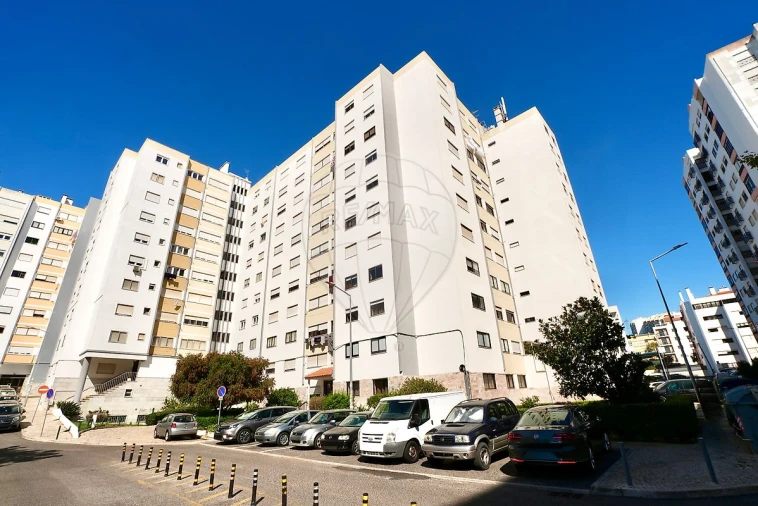 Apartamento T4 para Venda em Massamá e Monte Abraão Foto 5