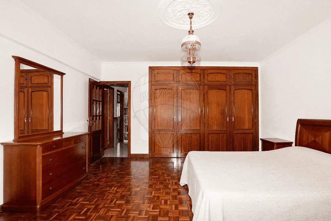 Apartamento T4 para Venda em Massamá e Monte Abraão Foto 10