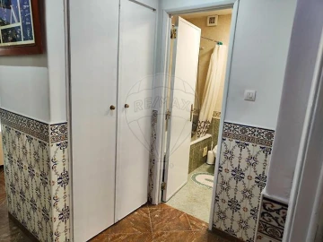 Apartamento T3 para Venda em Póvoa de Santo Adrião e Olival Basto