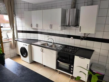 Apartamento T3 para Venda em Póvoa de Santo Adrião e Olival Basto