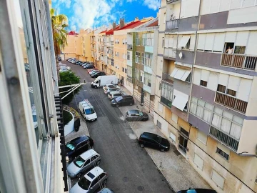 Apartamento T3 para Venda em Póvoa de Santo Adrião e Olival Basto