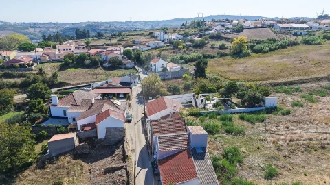Moradia T2 para Venda em Dois Portos e Runa