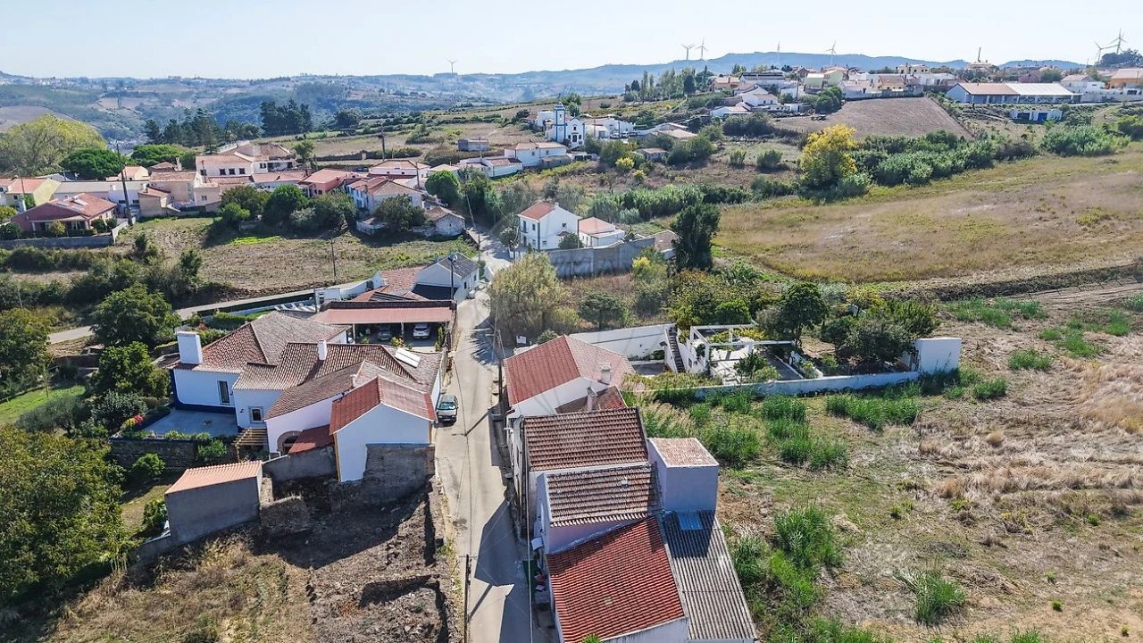 Moradia T2 para Venda em Dois Portos e Runa Foto 4