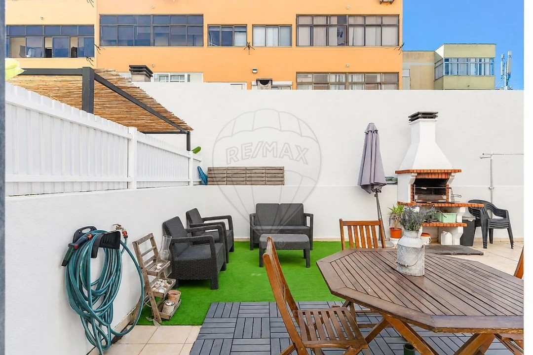 Apartamento T2 para Venda em Charneca de Caparica e Sobreda Foto 27