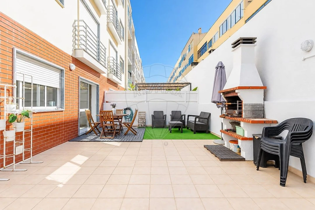 Apartamento T2 para Venda em Charneca de Caparica e Sobreda Foto 26