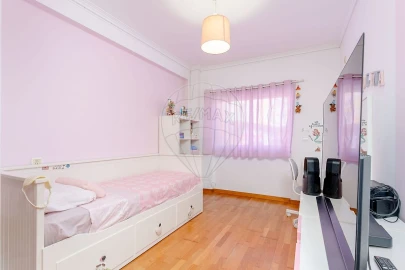 Apartamento T2 para Venda em Charneca de Caparica e Sobreda