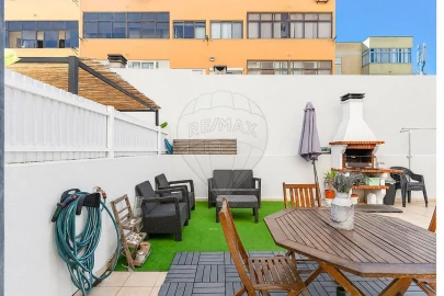Apartamento T2 para Venda em Charneca de Caparica e Sobreda