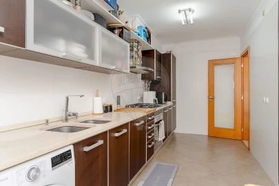 Apartamento T2 para Venda em Charneca de Caparica e Sobreda