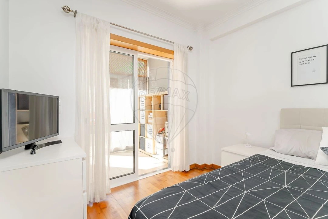 Apartamento T2 para Venda em Charneca de Caparica e Sobreda Foto 24