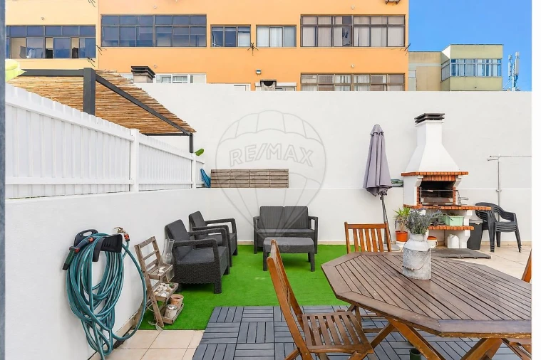 Apartamento T2 para Venda em Charneca de Caparica e Sobreda Foto 27
