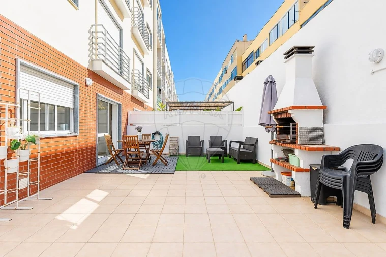 Apartamento T2 para Venda em Charneca de Caparica e Sobreda Foto 26