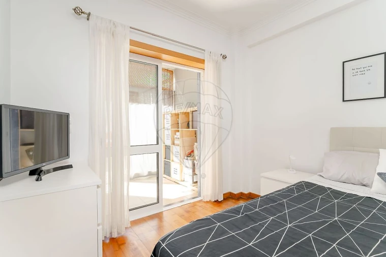 Apartamento T2 para Venda em Charneca de Caparica e Sobreda Foto 24