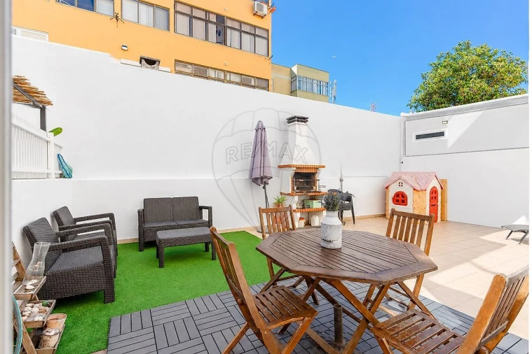 Apartamento T2 para Venda em Charneca de Caparica e Sobreda Foto 28
