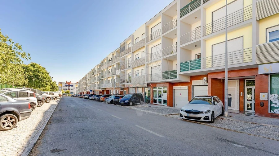 Apartamento T2 para Venda em Charneca de Caparica e Sobreda