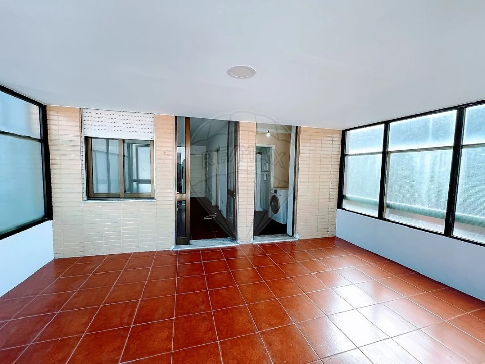 Apartamento T1 para Arrendamento em Paranhos Foto 13