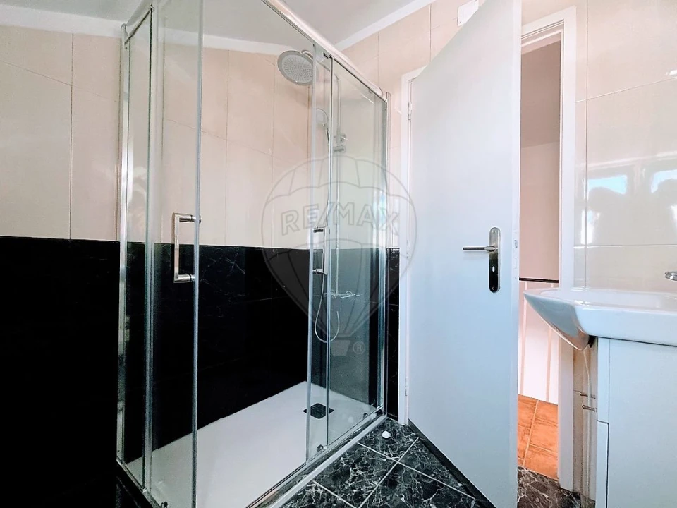 Apartamento T1 para Arrendamento em Paranhos Foto 6