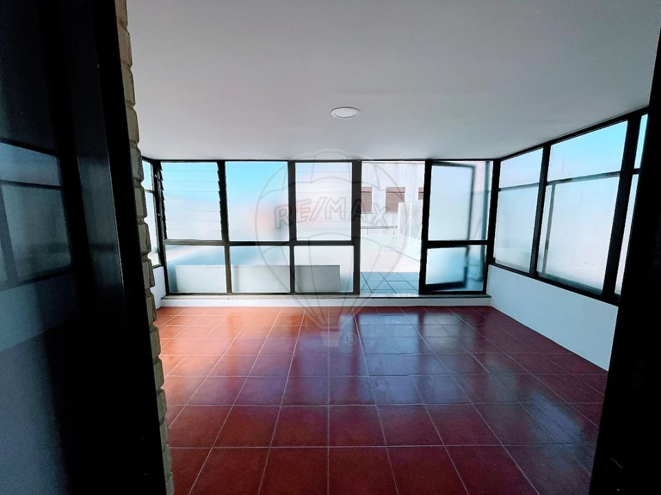 Apartamento T1 para Arrendamento em Paranhos Foto 20