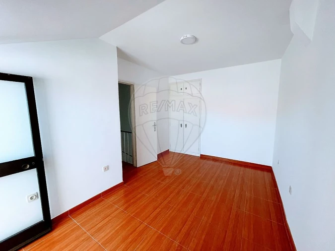 Apartamento T1 para Arrendamento em Paranhos Foto 12