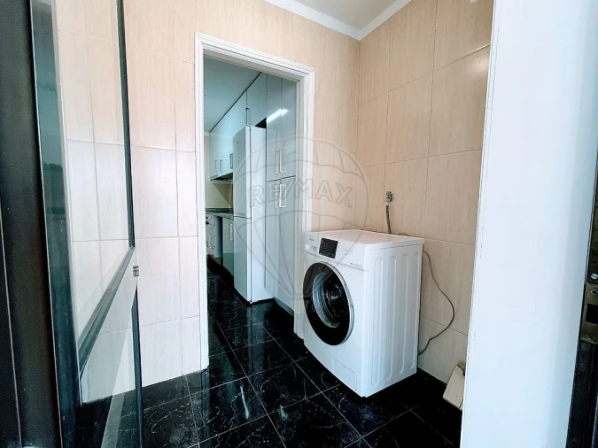 Apartamento T1 para Arrendamento em Paranhos Foto 5