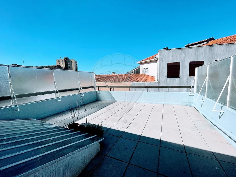Apartamento T1 para Arrendamento em Paranhos Foto 21